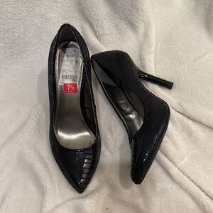 Bandolino Black Croc-Embossed Heels